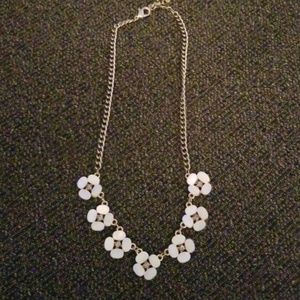 White flower gold necklace